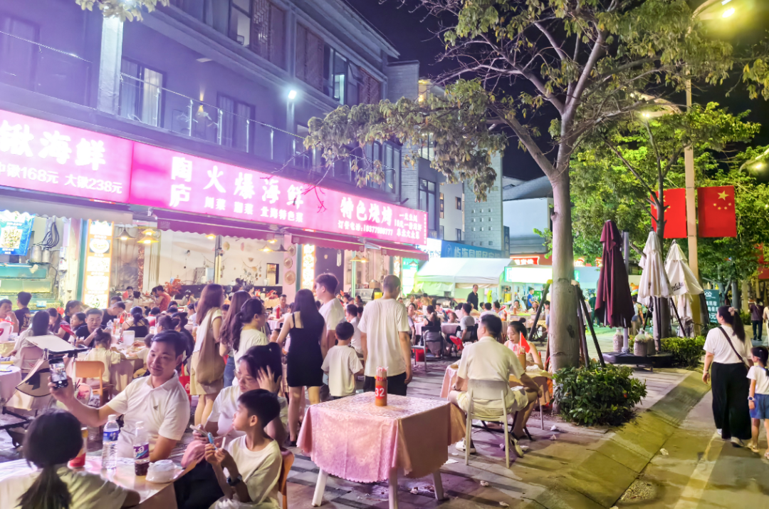 银滩周边的夜市