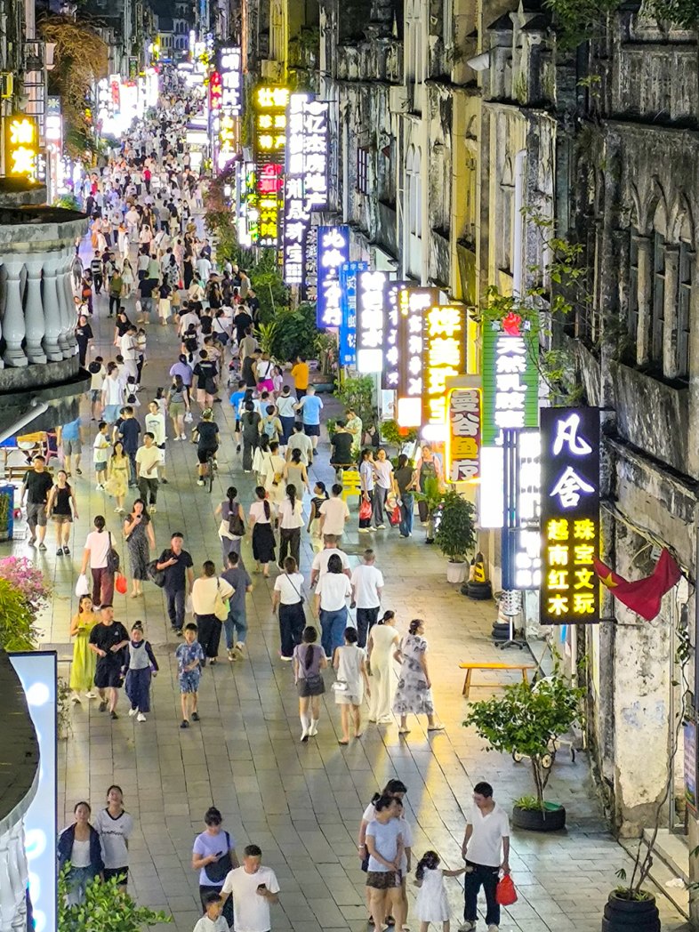 夜幕下的北海老街