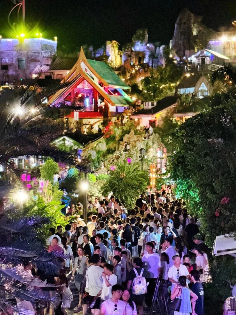 烟花后的夜浪狂欢派对