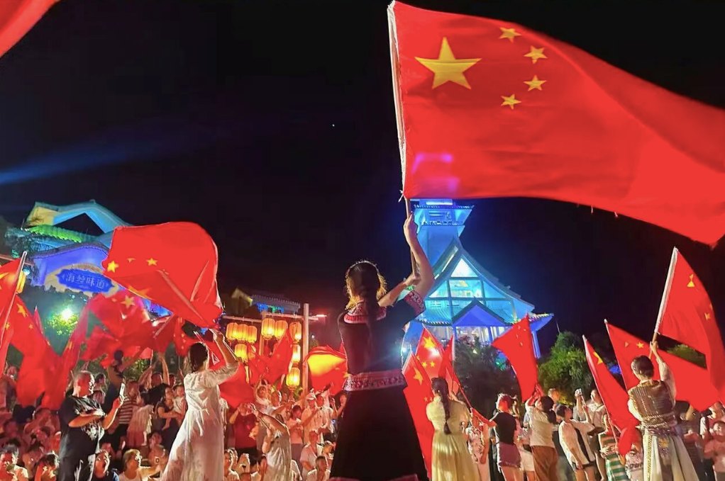 国庆假期游客在海丝首港游玩
