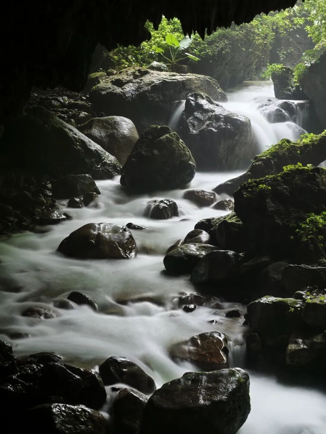 通灵大峡谷步道沿途的溪流景观