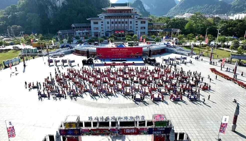 乐养城广场集会