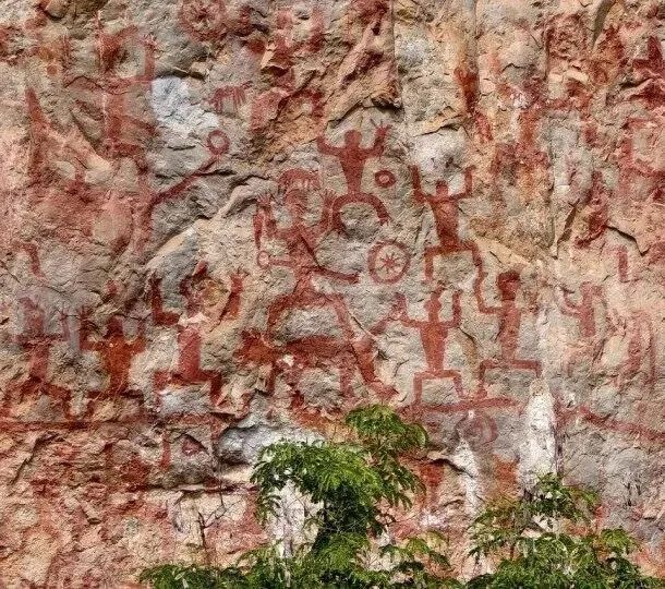 花山岩画人形图案特写